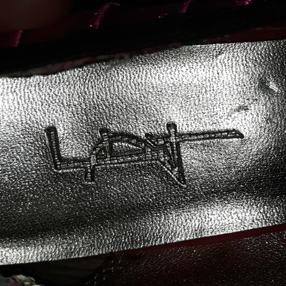 Black bow and pink heals - Picture 2 of 2